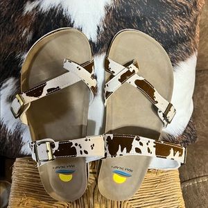 Women’s Maui Island Cow Print Sandals size 10M